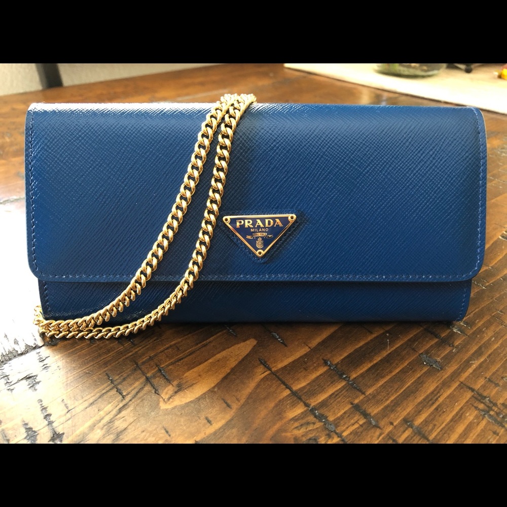 P R A D A Wallet on chain